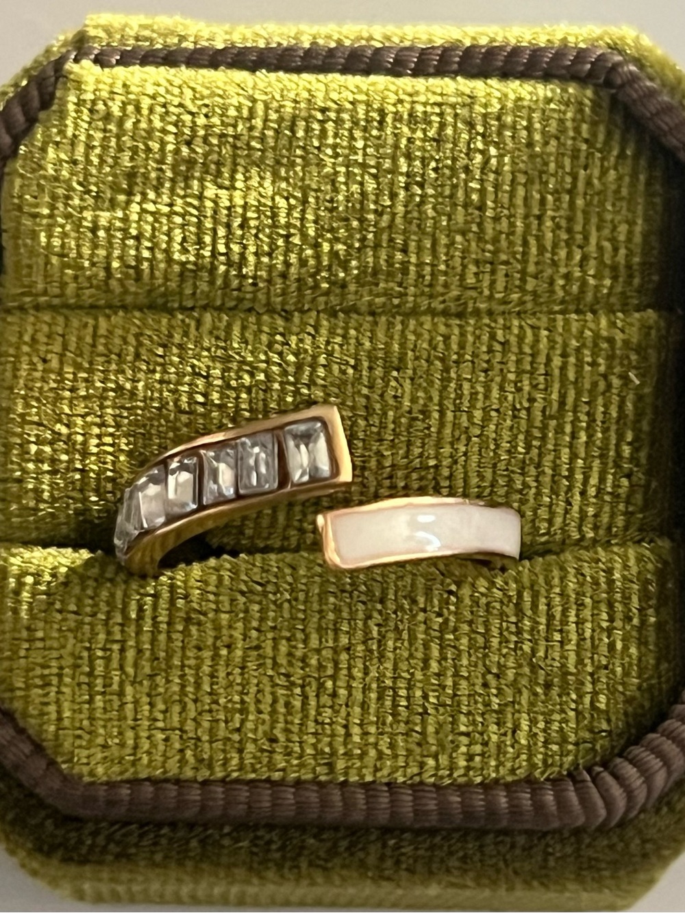 Classic Design Stainless Steel Golden w/ Modern Design Adjustable Ring S 6-9